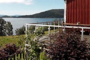 Glazen balustrade in aluminium aan meer Glazen balustrade in aluminium aan meer