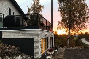 Aluminium balustrade met grijs glas Aluminium balustrade met grijs glas